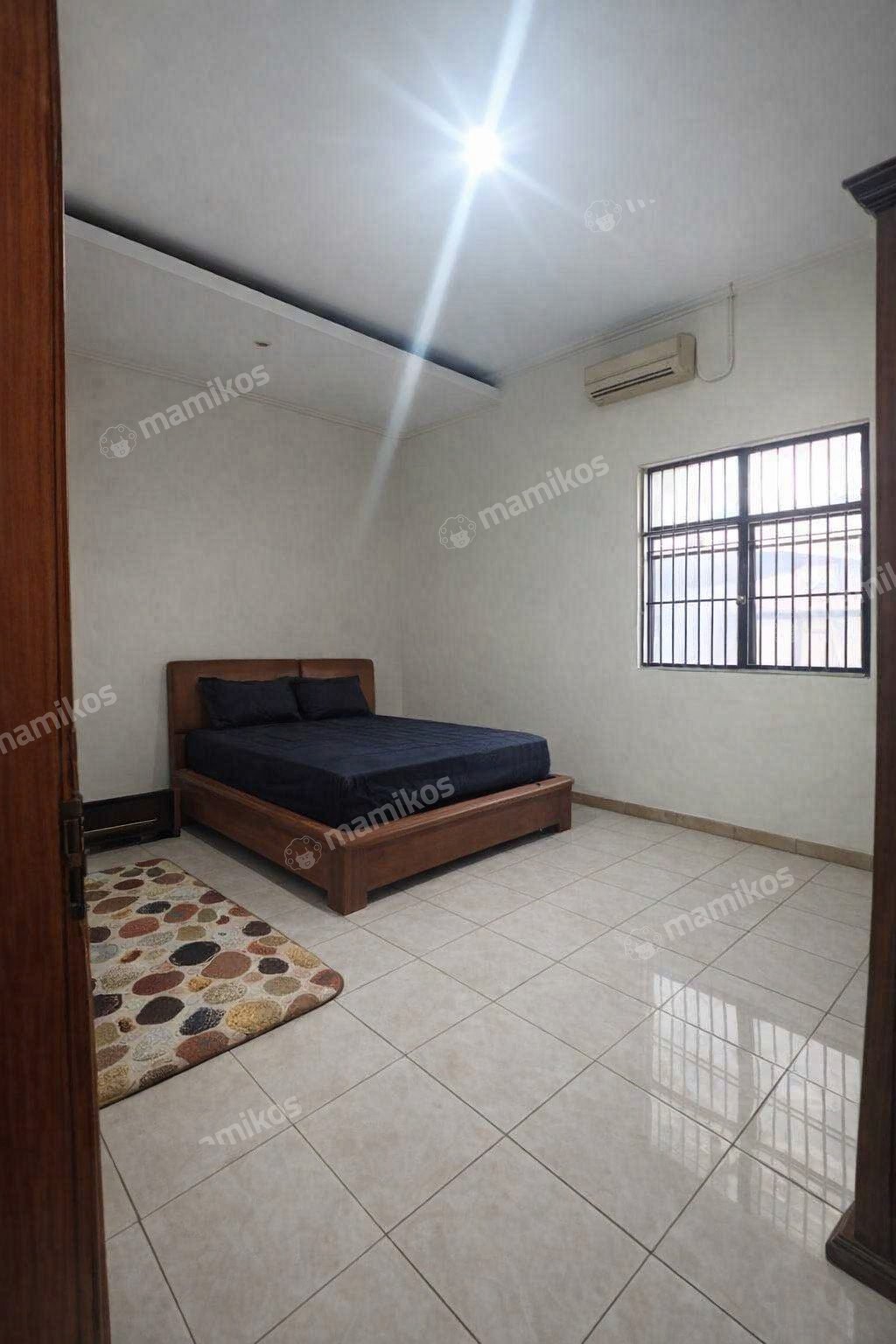 Rumah Sertifikat SHM 4 Kamar Tidur 3 Kamar Mandi Jatiwaringin Jakarta Timur - Photo 5