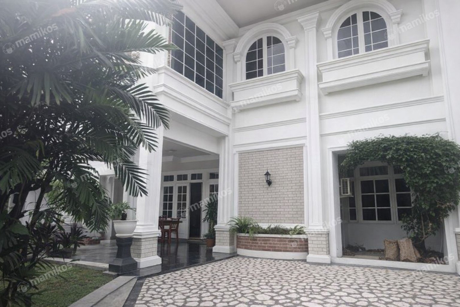 Rumah Sertifikat SHM 8 Kamar Tidur 5 Kamar Mandi Cibubur Jakarta Timur