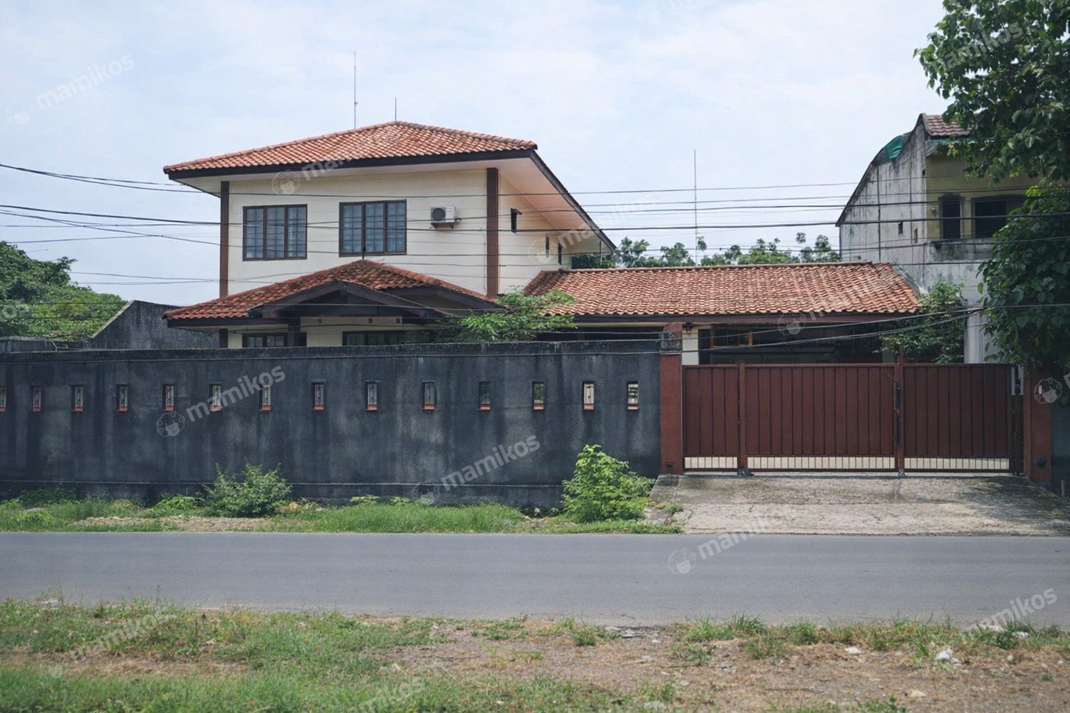 Rumah Sertifikat SHM 5 Kamar Tidur 3 Kamar Mandi Kembangan Jakarta Barat