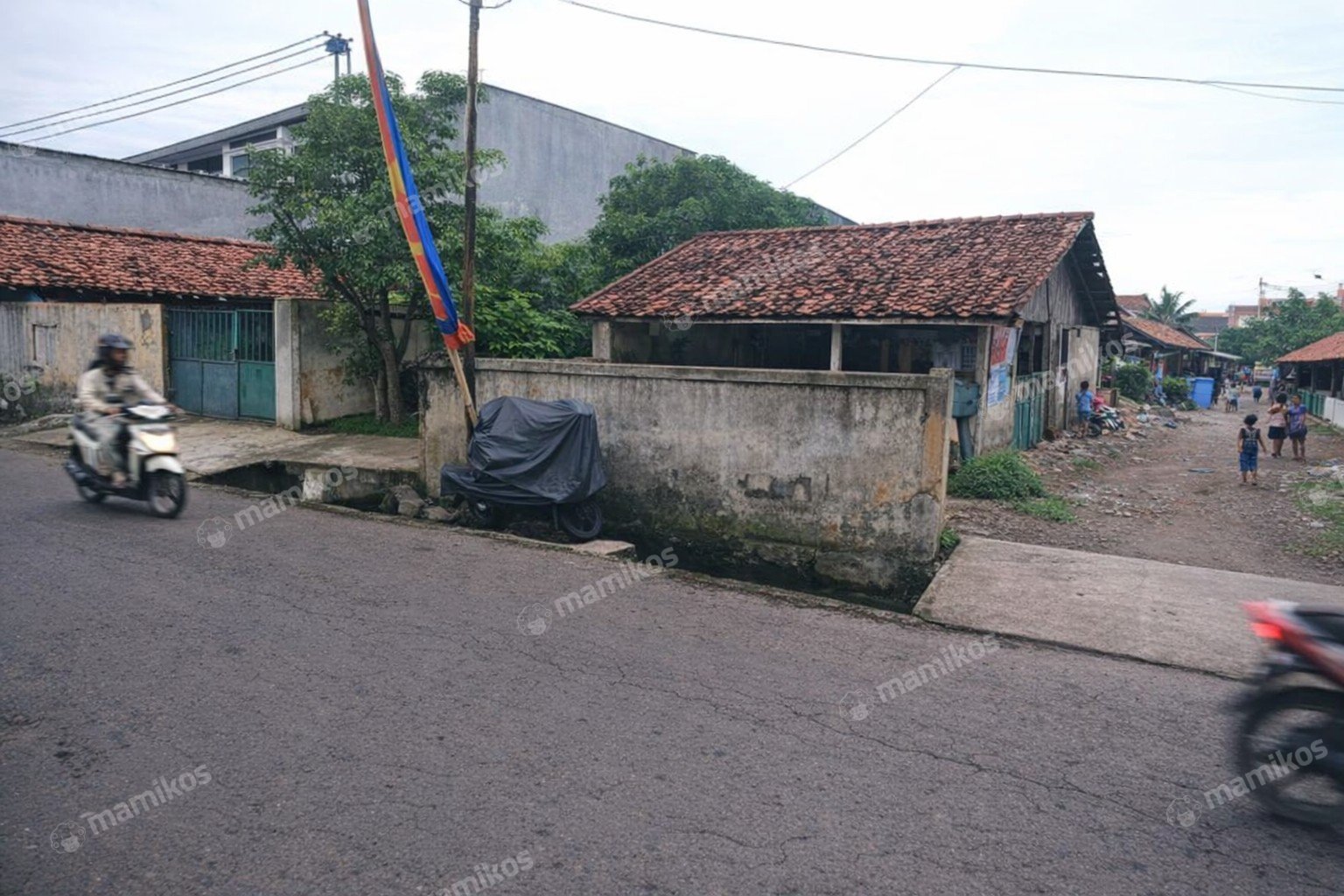 Rumah Sertifikat SHM 5 Kamar Tidur 5 Kamar Mandi Cengkareng Jakarta Barat - Photo 4