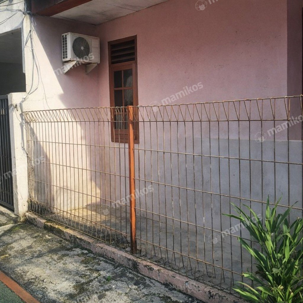 Rumah Sertifikat SHM 3 Kamar Tidur 1 Kamar Mandi Tanjung Duren Jakarta Barat - Photo 2