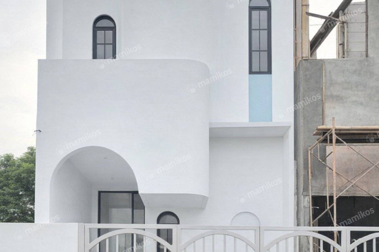 Rumah 4KT 3KM Joglo Jakarta Barat