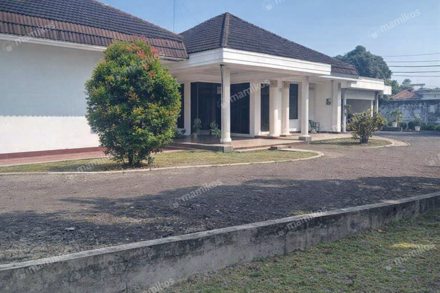 Rumah Sertifikat SHM 4 Kamar Tidur 4 Kamar Mandi Jatinegara Jakarta Timur