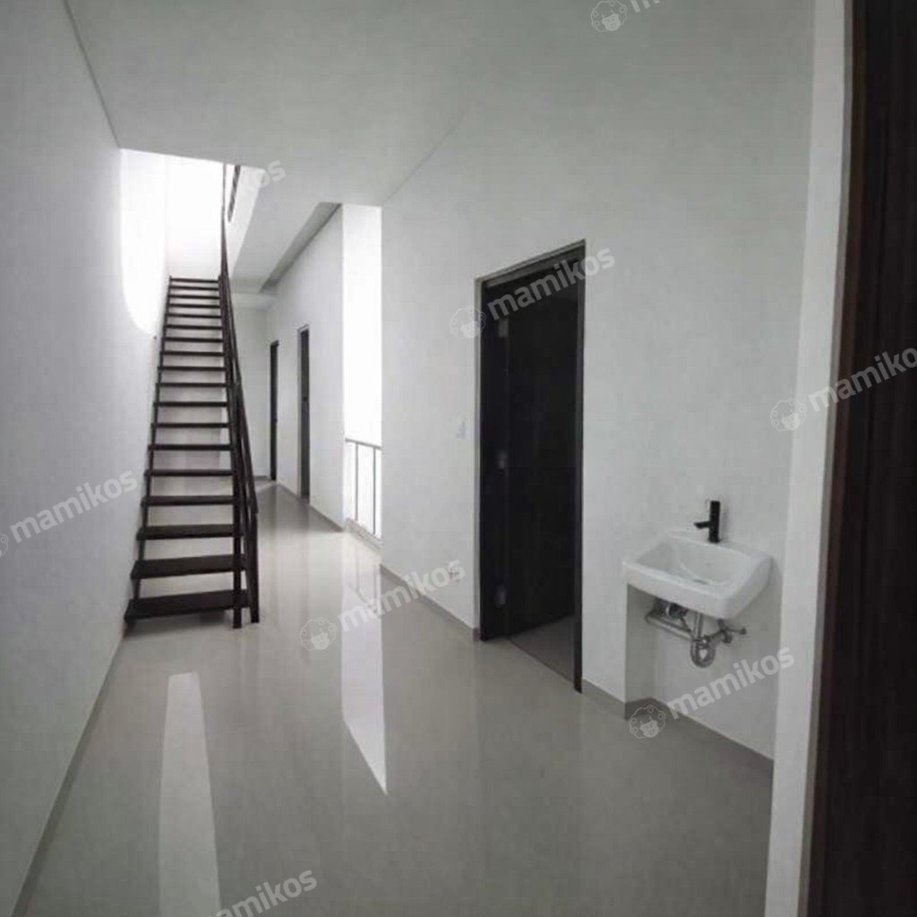 Rumah 3 Kamar Tidur 3 Kamar Mandi 3 Lantai Taman Ratu Jakarta Barat - Photo 5