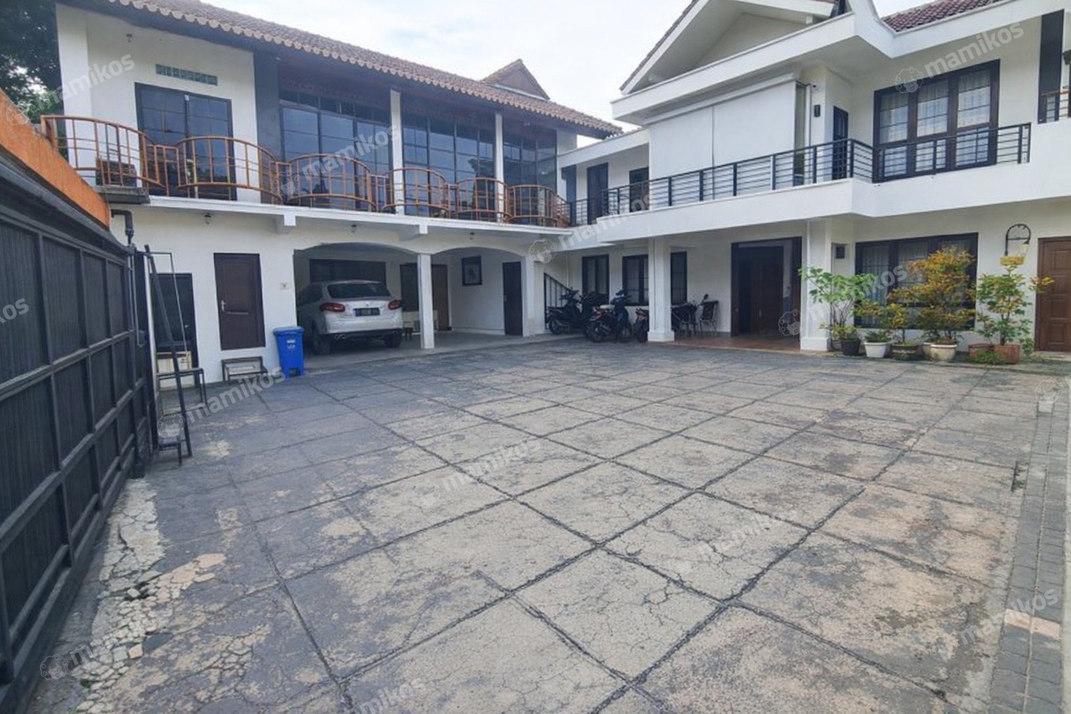 Rumah Sertifikat SHM 4 Kamar Tidur 4 Kamar Mandi Kramat Jati Jakarta Timur