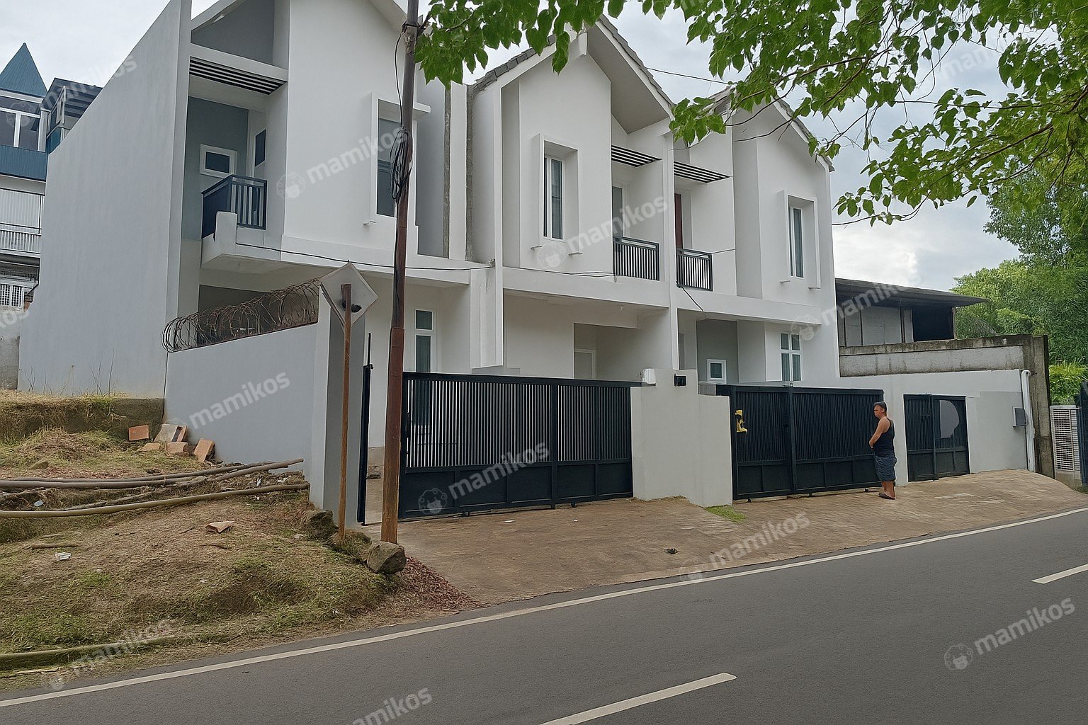 Rumah Sertifikat HGB 3 Kamar Tidur 3 Kamar Mandi Taman Meruya Jakarta Barat
