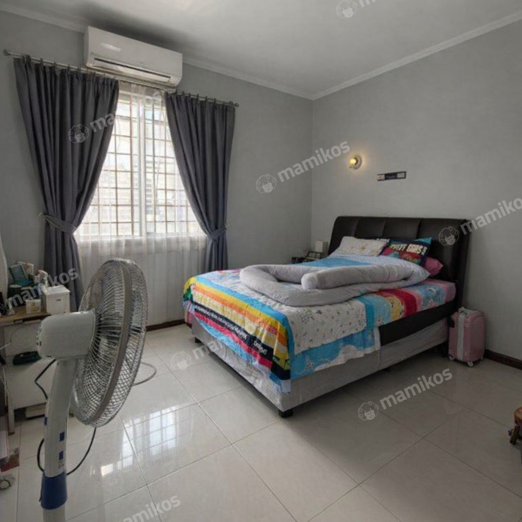 Rumah Sertifikat SHM 4 Kamar Tidur 4 Kamar Mandi Tomang Jakarta Barat - Photo 4