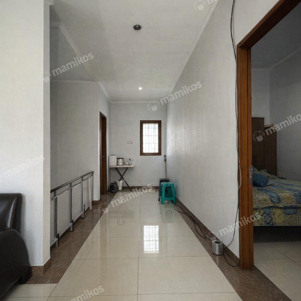 Rumah Sertifikat SHM 4 Kamar Tidur 4 Kamar Mandi Tomang Jakarta Barat - Photo 5