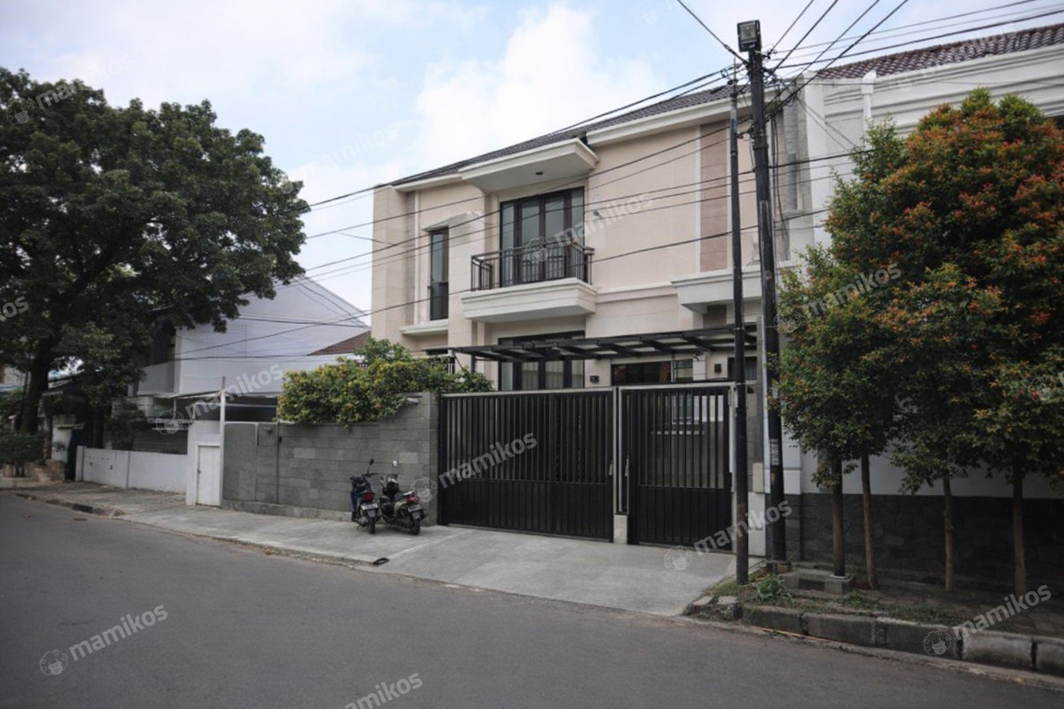 Rumah Sertifikat SHM 4 Kamar Tidur 6 Kamar Mandi Tanjung Duren Jakarta Barat - Photo 2