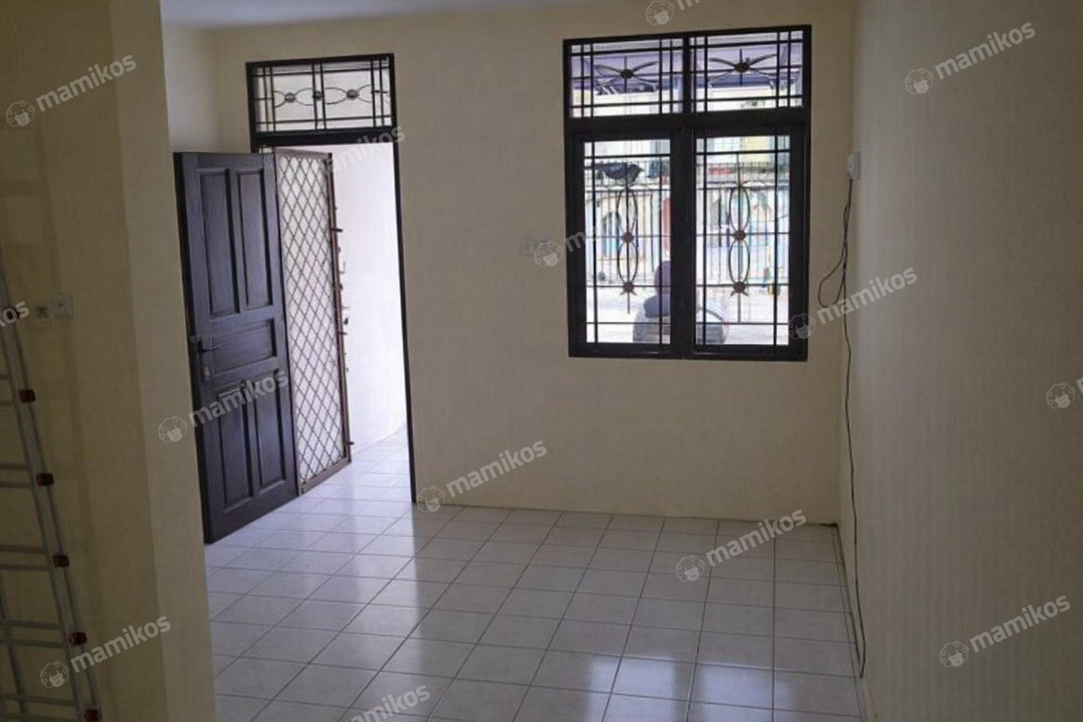 Rumah 2 Kamar Tidur 2 Kamar Mandi 2 Lantai Taman Palem Jakarta Barat