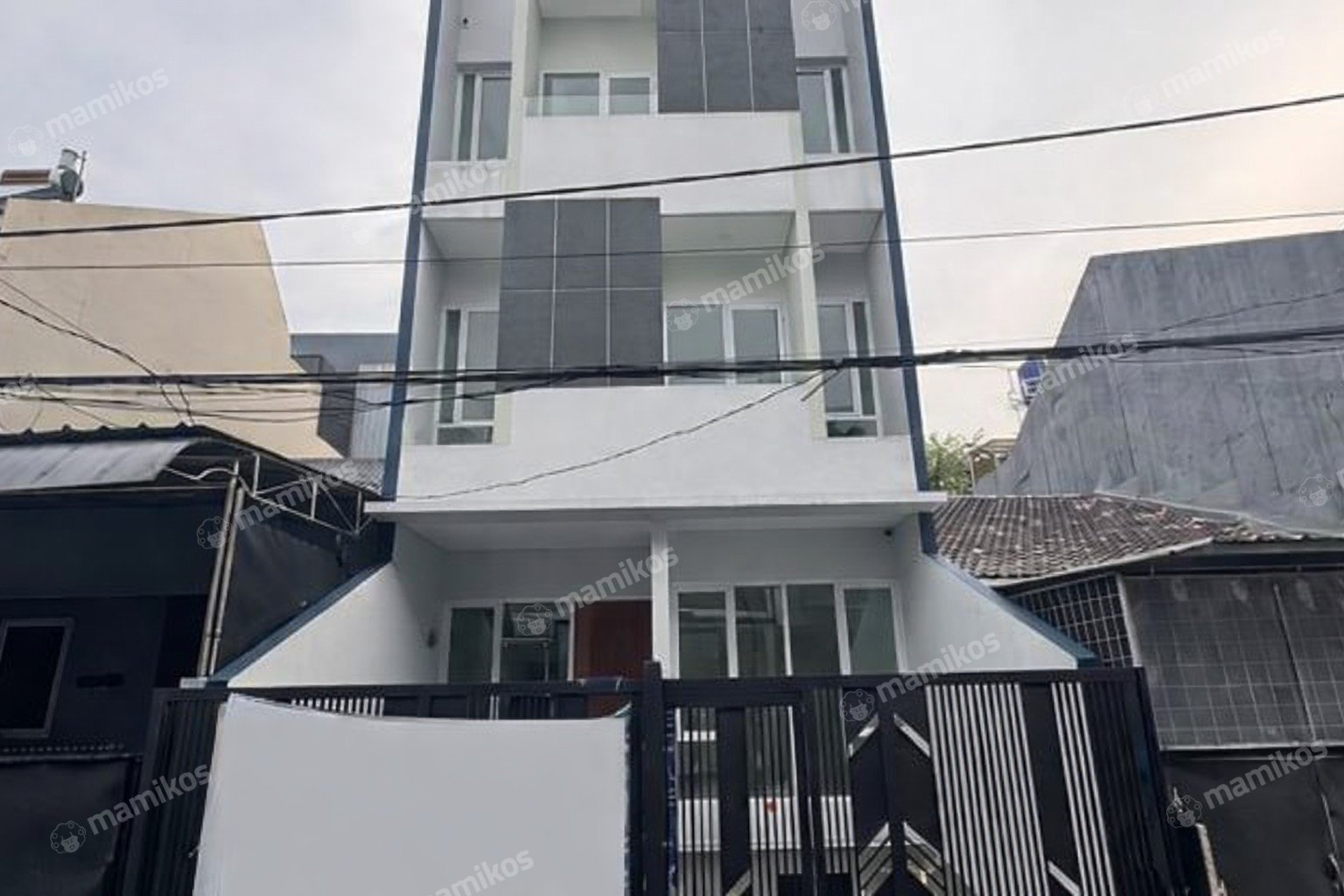 Rumah 4 Kamar Tidur 4 Kamar Mandi 3 Lantai Kelapa Gading Jakarta Utara