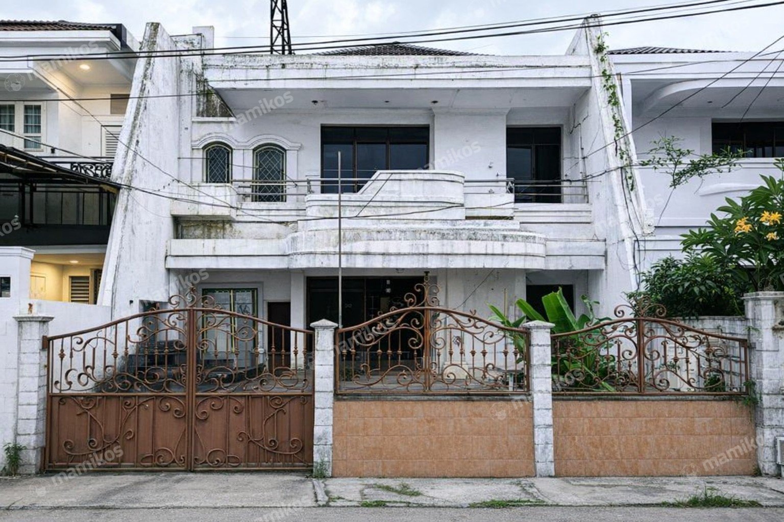 Rumah Sertifikat SHM 4 Kamar Tidur 3 Kamar Mandi Green garden Jakarta Barat