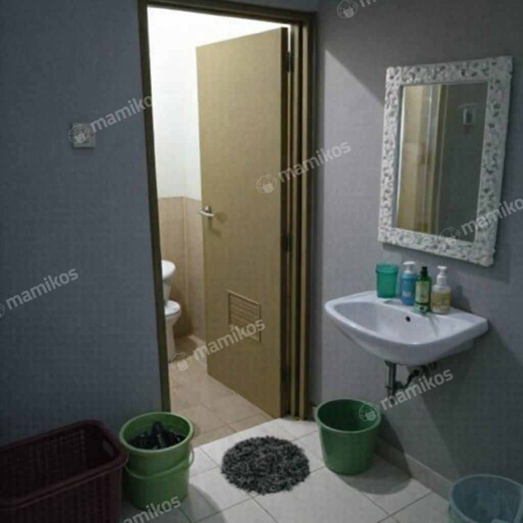 Rumah Sertifikat SHM 3 Kamar Tidur 3 Kamar Mandi Tanjung Duren Jakarta Barat - Photo 5