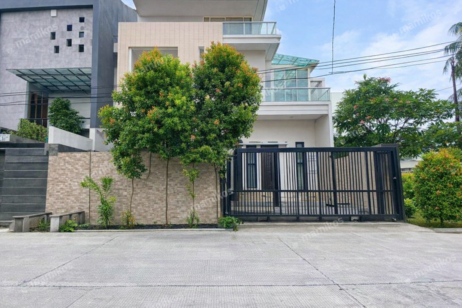 Rumah Sertifikat SHM 3 Kamar Tidur 4 Kamar Mandi Green Ville Jakarta Barat