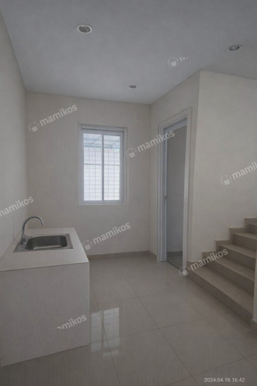 Rumah Sertifikat HGB 2 Kamar Tidur 2 Kamar Mandi Taman Surya Jakarta Barat - Photo 4