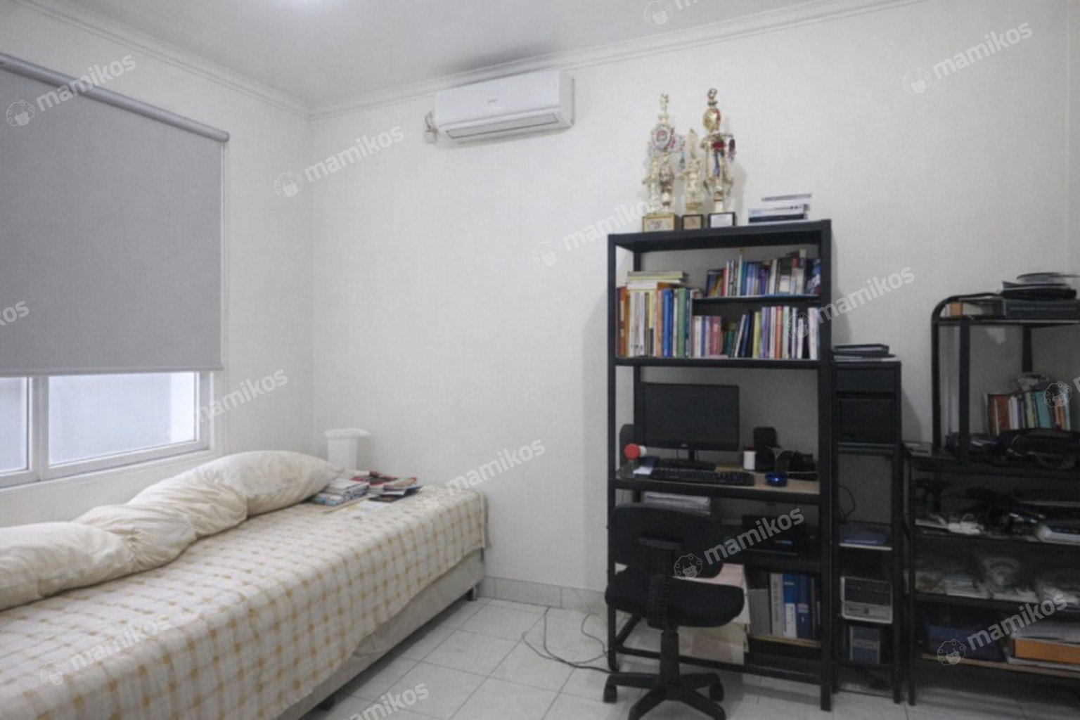 Rumah Sertifikat SHM 3 Kamar Tidur 2 Kamar Mandi Kota Wisata Jakarta Timur - Photo 3
