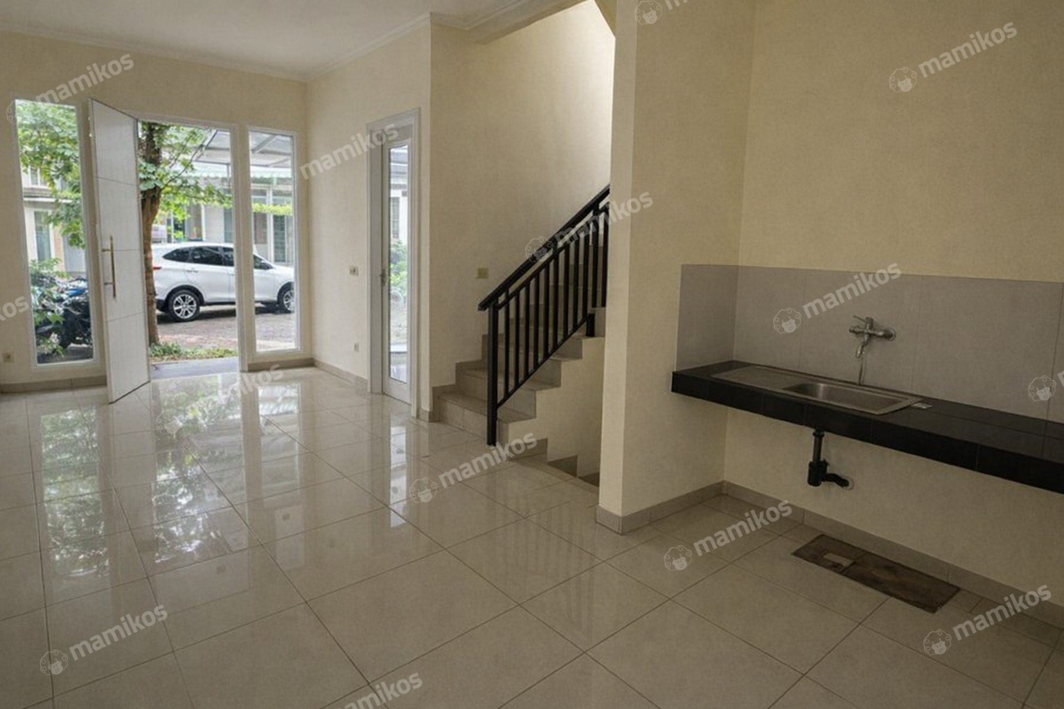 Rumah Sertifikat SHM 4 Kamar Tidur 3 Kamar Mandi Green Lake City Jakarta Barat