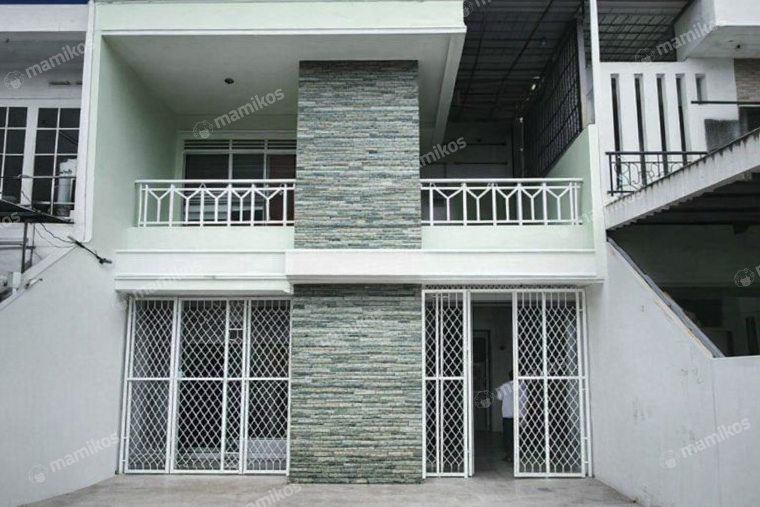 Rumah Sertifikat SHM 4 Kamar Tidur 3 Kamar Mandi Taman Ratu Jakarta Barat