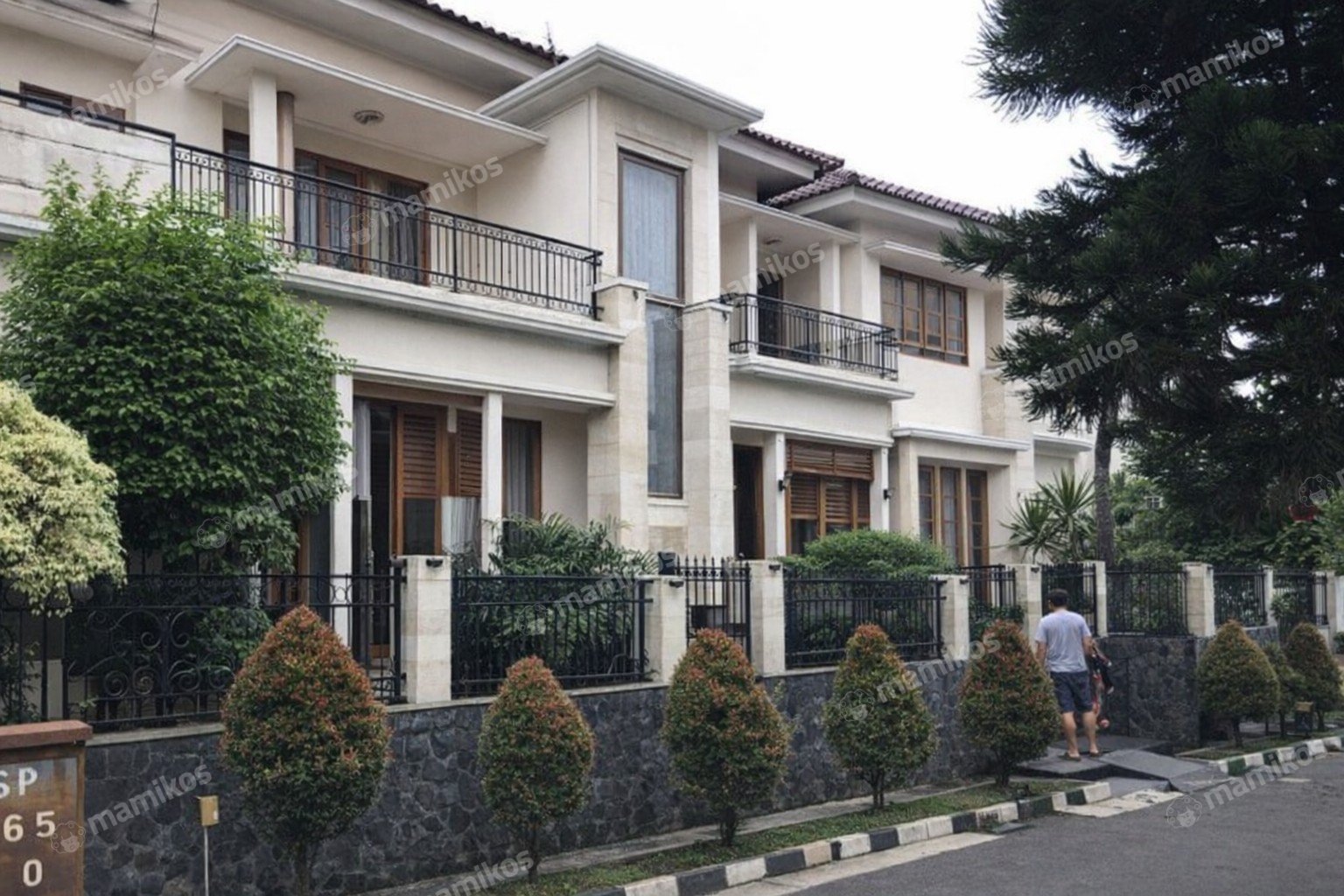 Rumah Sertifikat SHM 6 Kamar Tidur 4 Kamar Mandi Kemanggisan Jakarta Barat