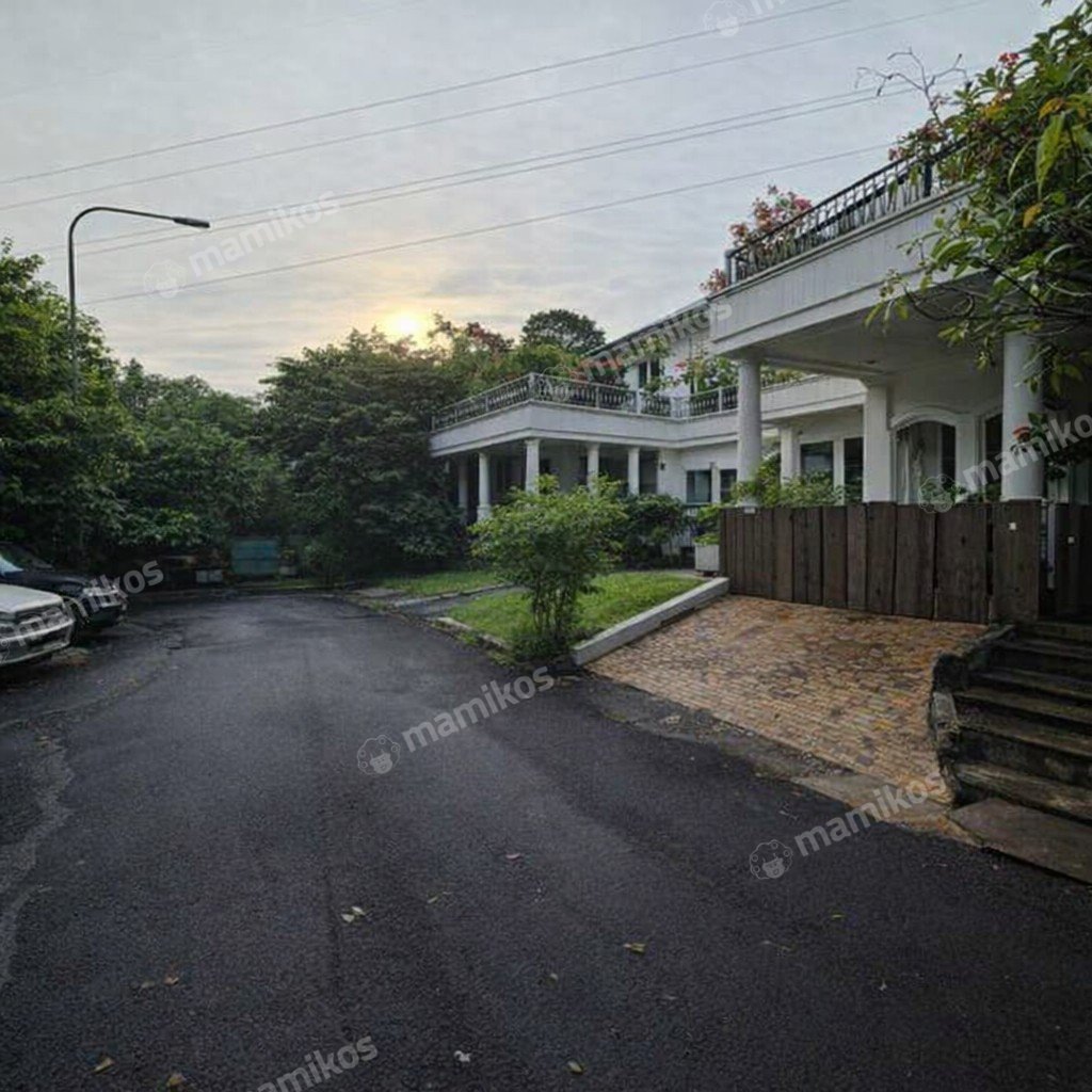 Rumah Sertifikat SHM 5 Kamar Tidur 4 Kamar Mandi Legenda Wisata Jakarta Timur - Photo 3