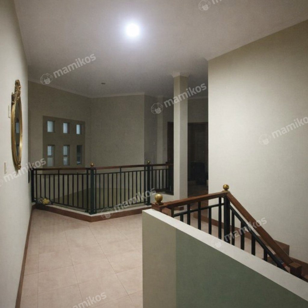 Rumah Sertifikat SHM 7 Kamar Tidur 5 Kamar Mandi Raffles Hills Jakarta Timur - Photo 2