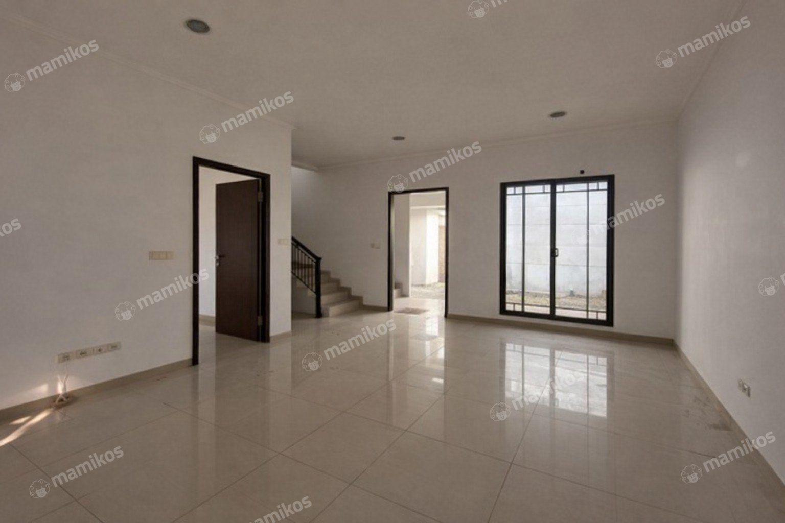 Rumah Sertifikat SHM 3 Kamar Tidur 3 Kamar Mandi Green Lake City Jakarta Barat