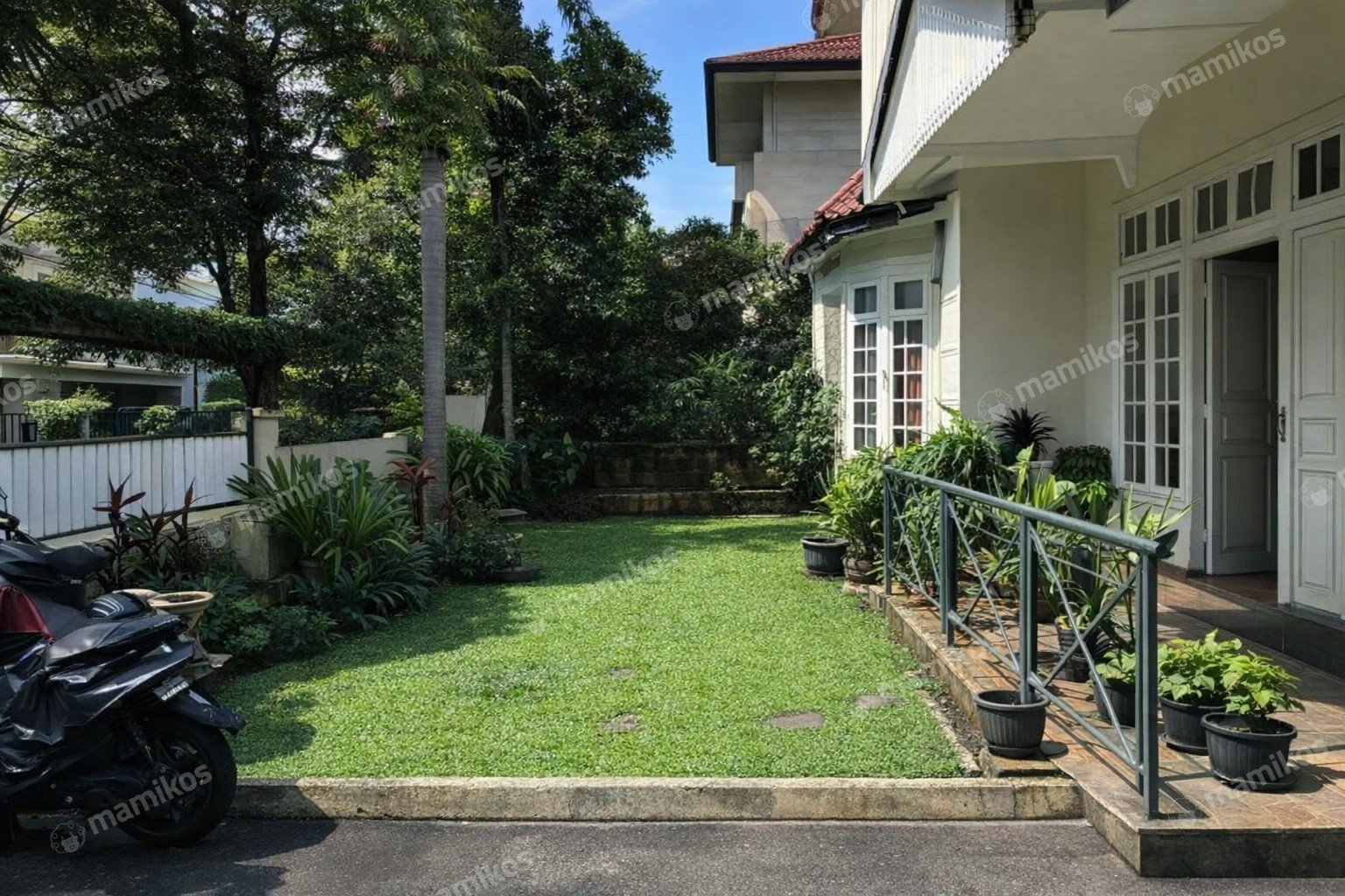 Rumah Sertifikat SHM 4 Kamar Tidur 4 Kamar Mandi Senopati Jakarta Selatan