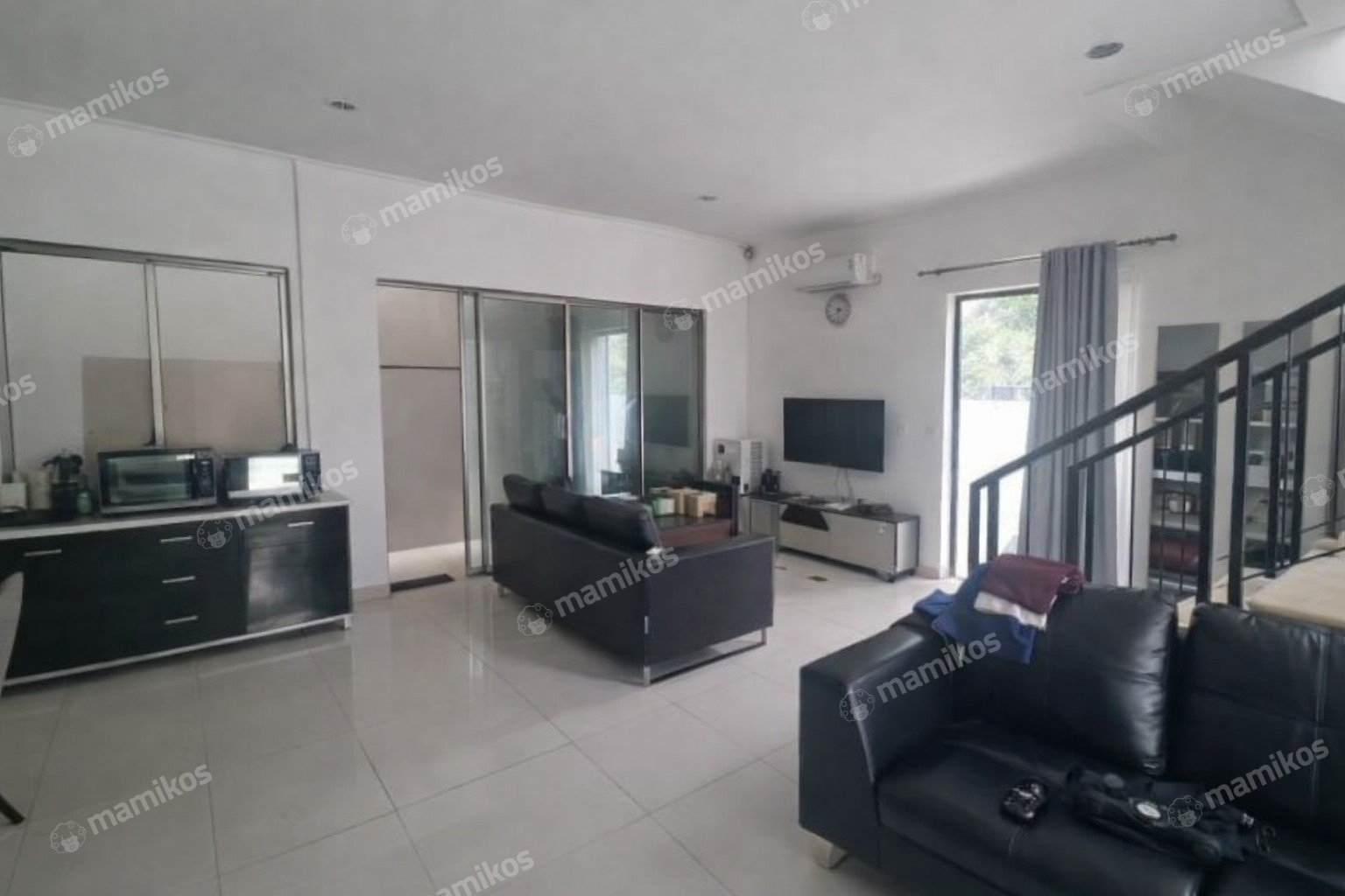 Rumah Sertifikat HGB 4 Kamar Tidur 4 Kamar Mandi Pantai Indah Kapuk Jakarta Utara - Photo 4