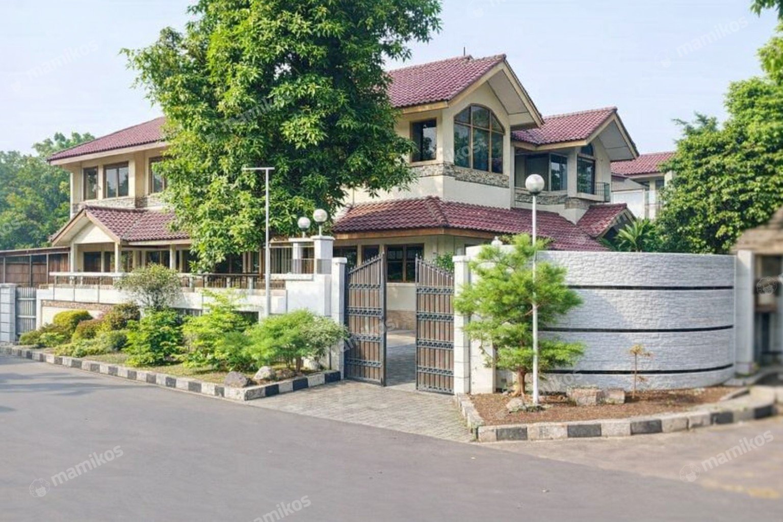 Rumah Sertifikat HGB 5 Kamar Tidur 5 Kamar Mandi Lebak Bulus Jakarta Selatan
