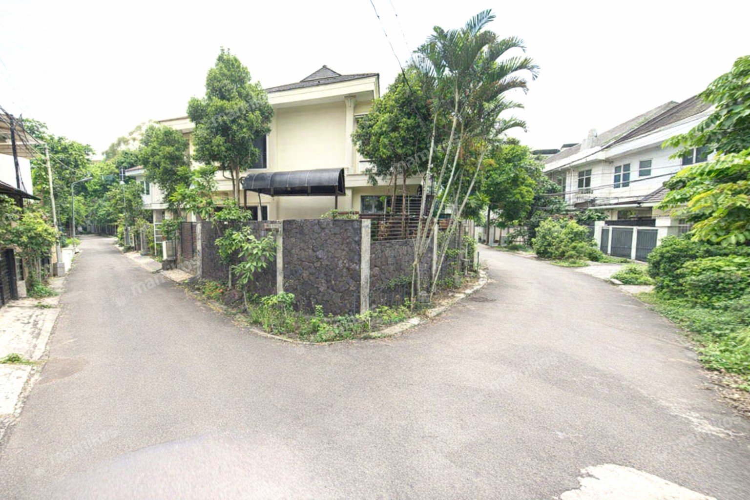 Rumah Sertifikat SHM 4 Kamar Tidur 3 Kamar Mandi Pondok Indah Jakarta Selatan
