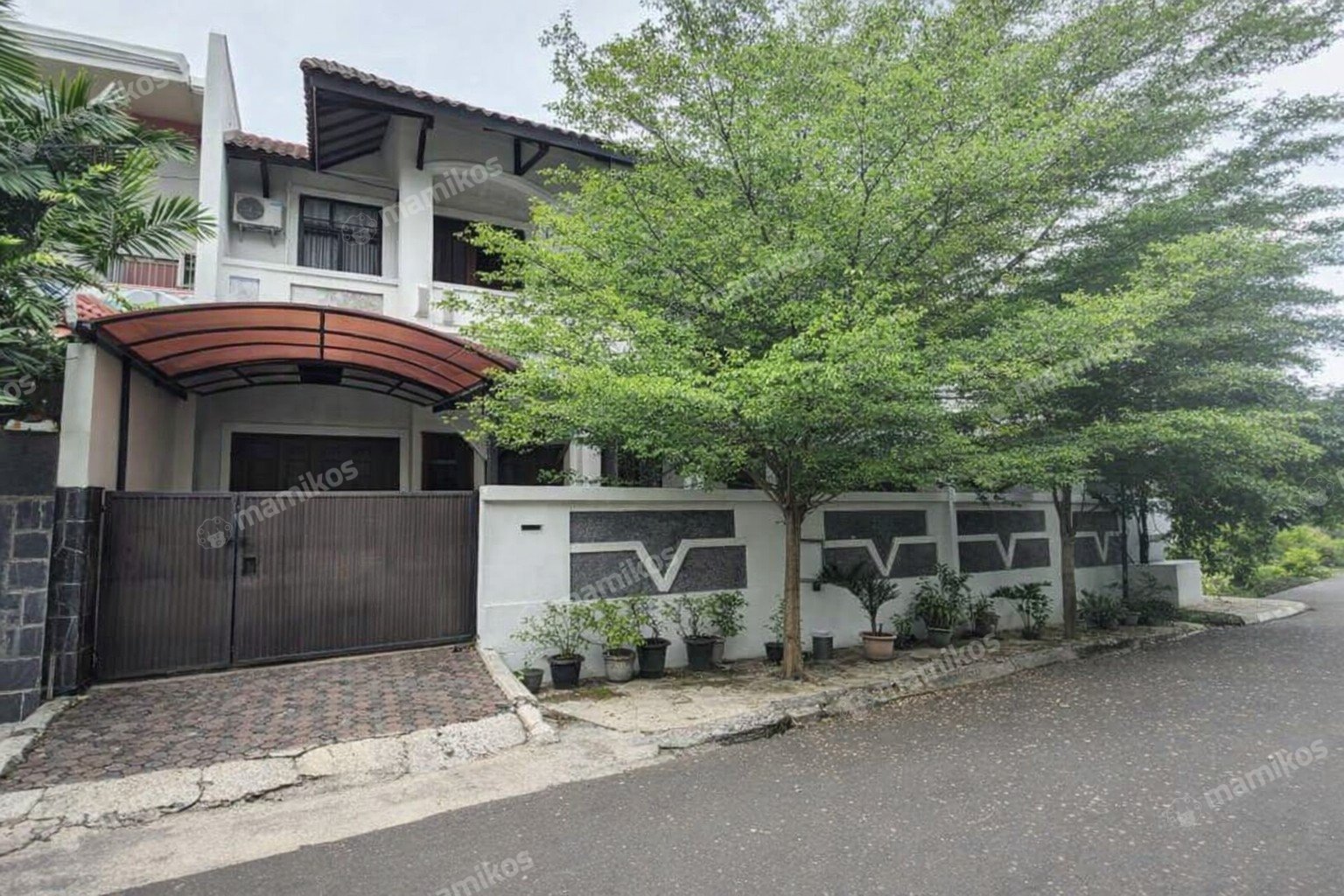 Rumah Sertifikat SHM 6 Kamar Tidur 6 Kamar Mandi Pulomas Jakarta Timur
