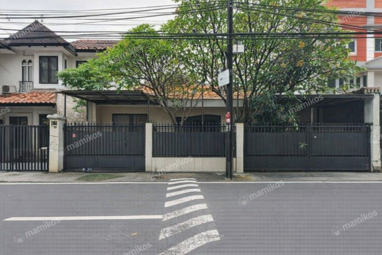 Rumah Sertifikat SHM 5 Kamar Tidur 3 Kamar Mandi Tebet Jakarta Selatan