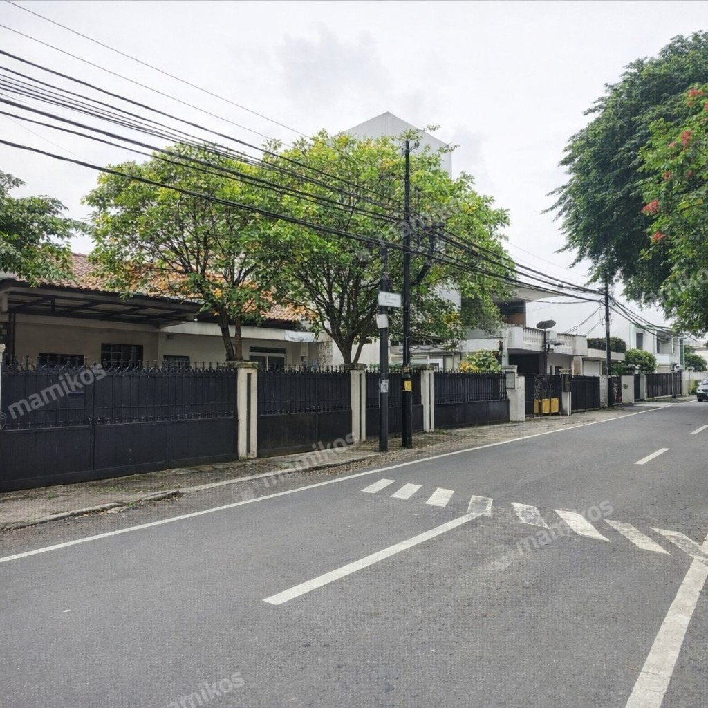 Rumah Sertifikat SHM 5 Kamar Tidur 3 Kamar Mandi Tebet Jakarta Selatan - Photo 2