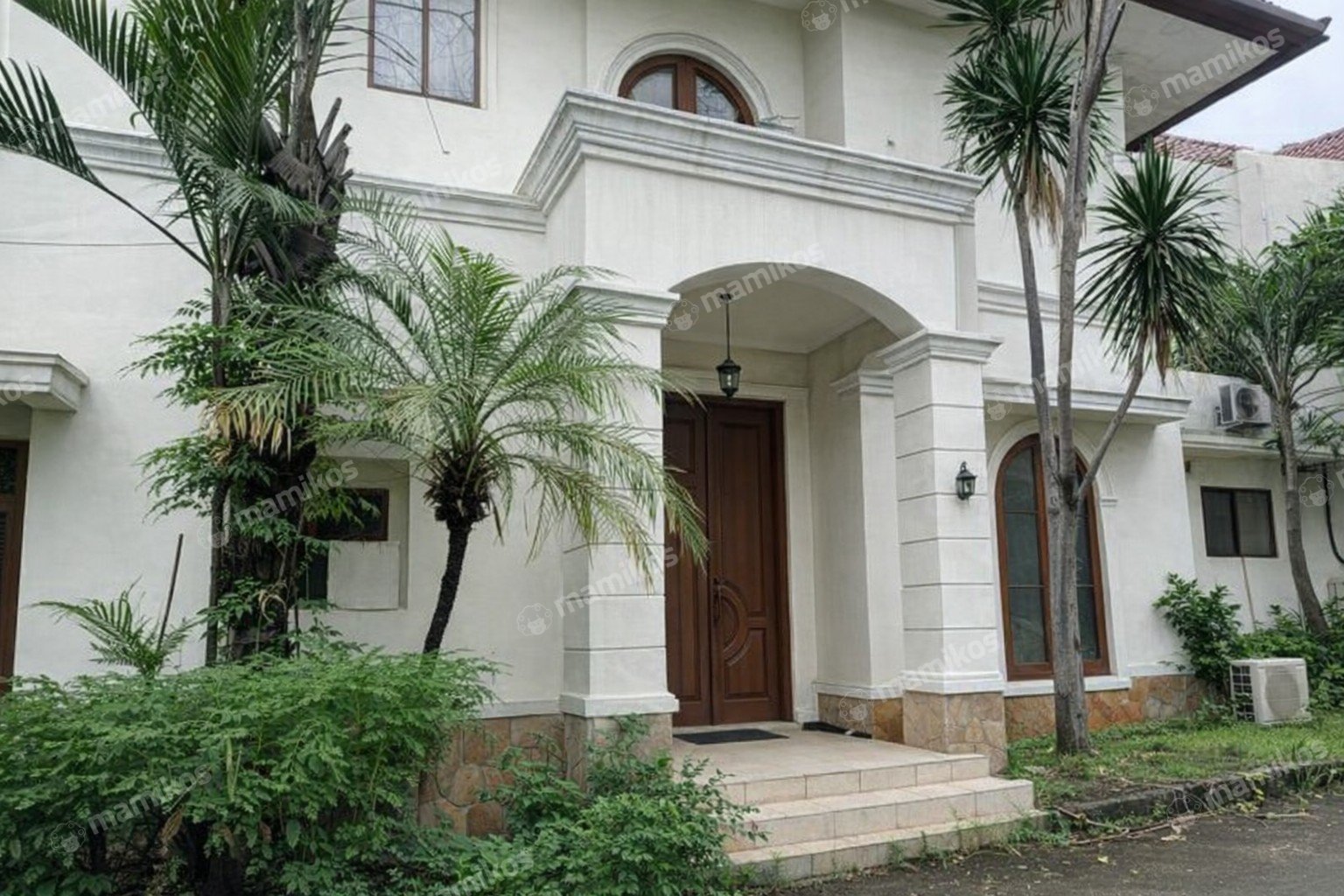 Rumah Sertifikat SHM 6 Kamar Tidur 4 Kamar Mandi Kemang Jakarta Selatan