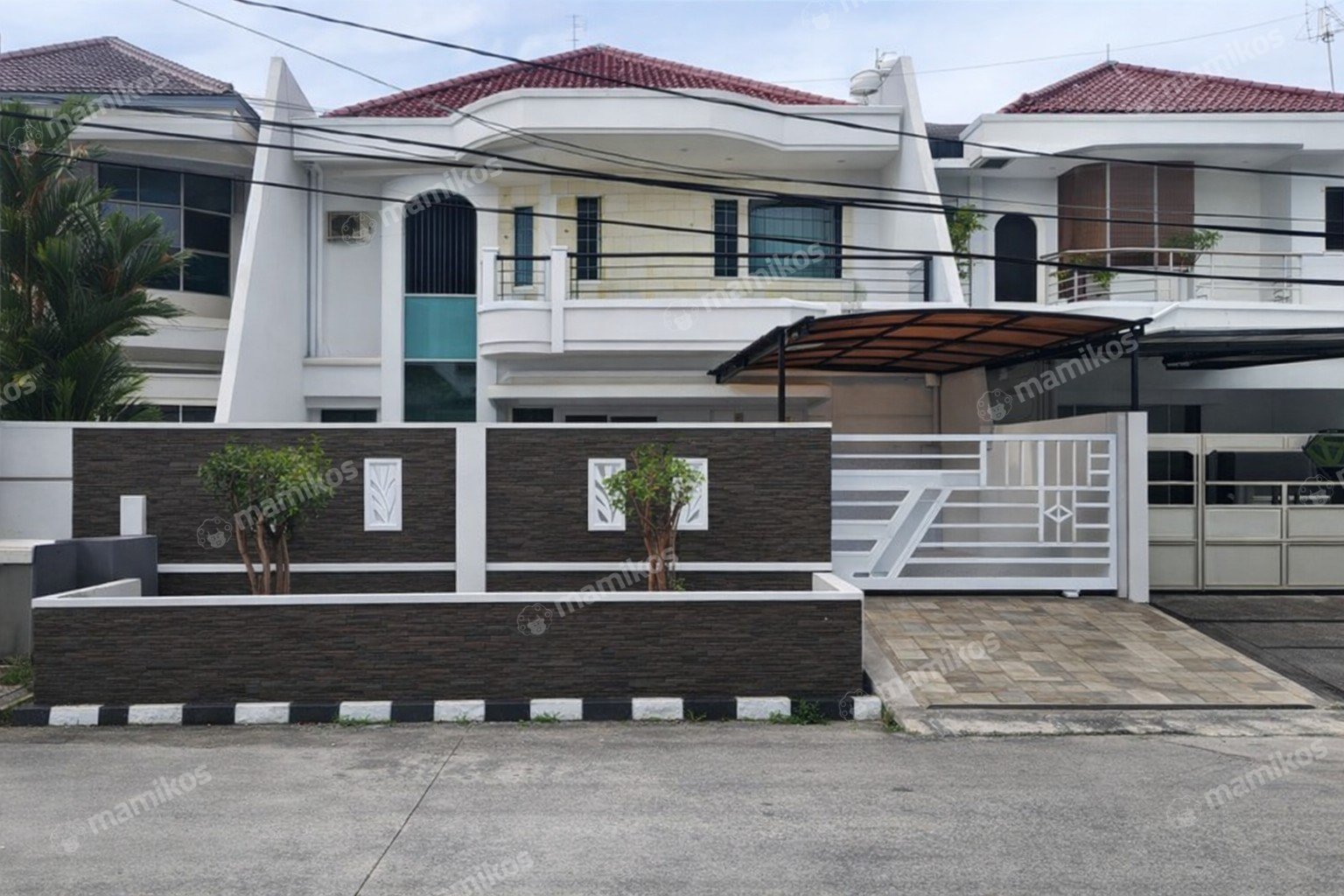 Rumah Sertifikat SHM 4 Kamar Tidur 4 Kamar Mandi Green garden Jakarta Barat