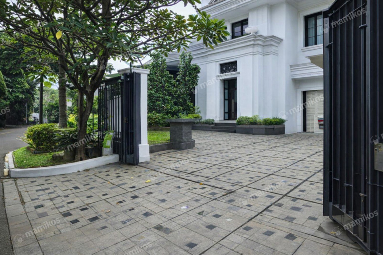 Rumah Sertifikat SHM 8 Kamar Tidur 7 Kamar Mandi Pondok Indah Jakarta Selatan