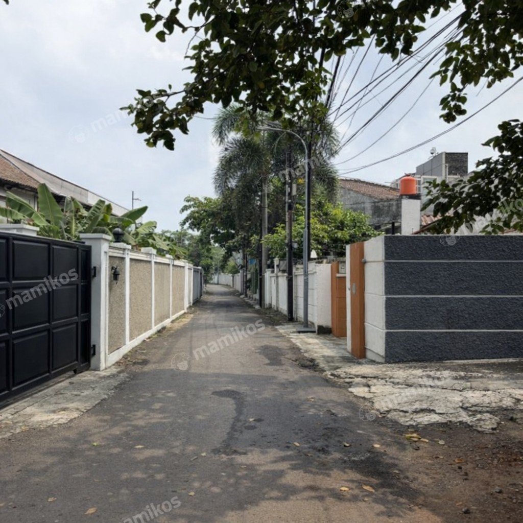 Rumah Sertifikat SHM 3 Kamar Tidur 3 Kamar Mandi Kemang Jakarta Selatan - Photo 2