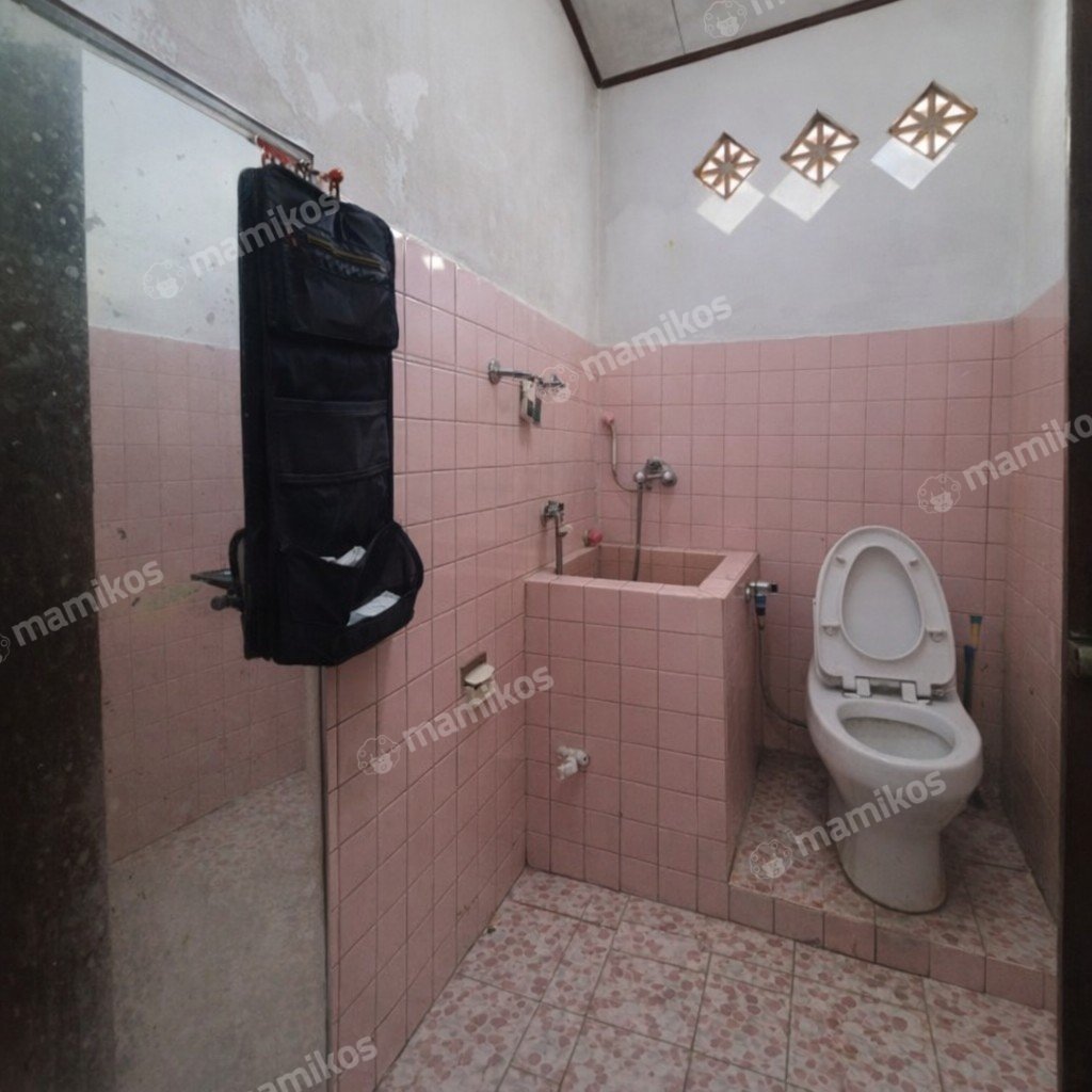 Rumah Sertifikat SHM 6 Kamar Tidur 3 Kamar Mandi Cawang Jakarta Timur - Photo 2