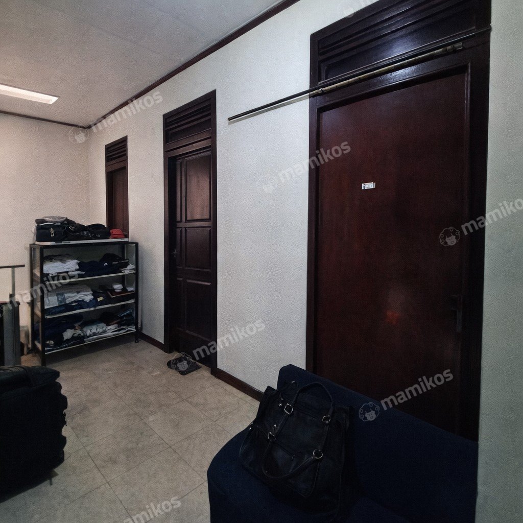 Rumah Sertifikat SHM 6 Kamar Tidur 3 Kamar Mandi Cawang Jakarta Timur - Photo 5