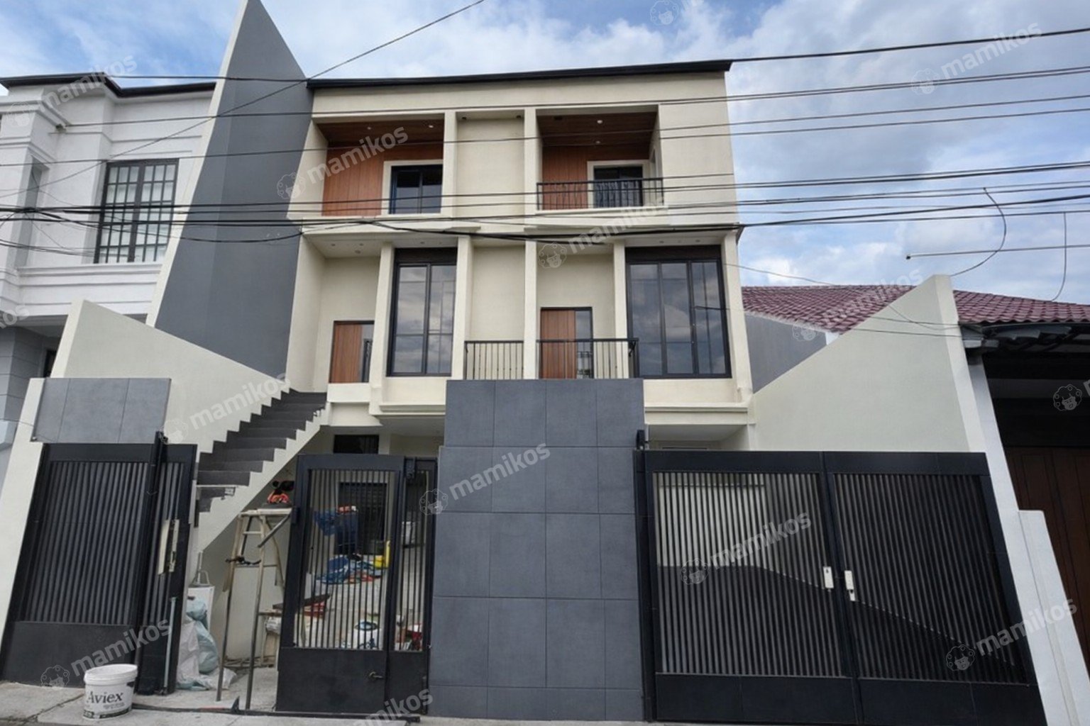 Rumah Sertifikat SHM 5 Kamar Tidur 4 Kamar Mandi Palmerah Jakarta Barat