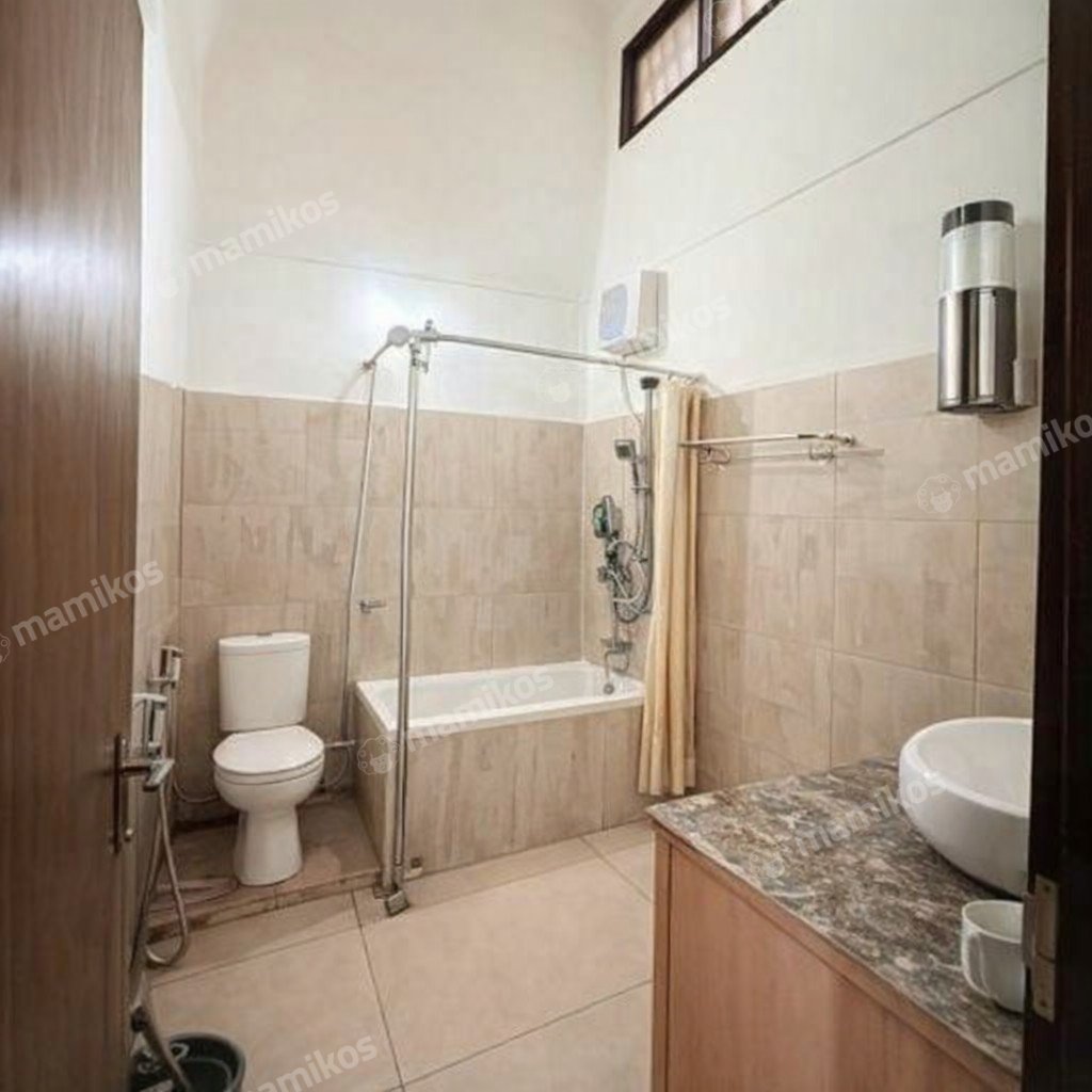 Rumah Sertifikat SHM 5 Kamar Tidur 5 Kamar Mandi Tanjung Duren Jakarta Barat - Photo 5