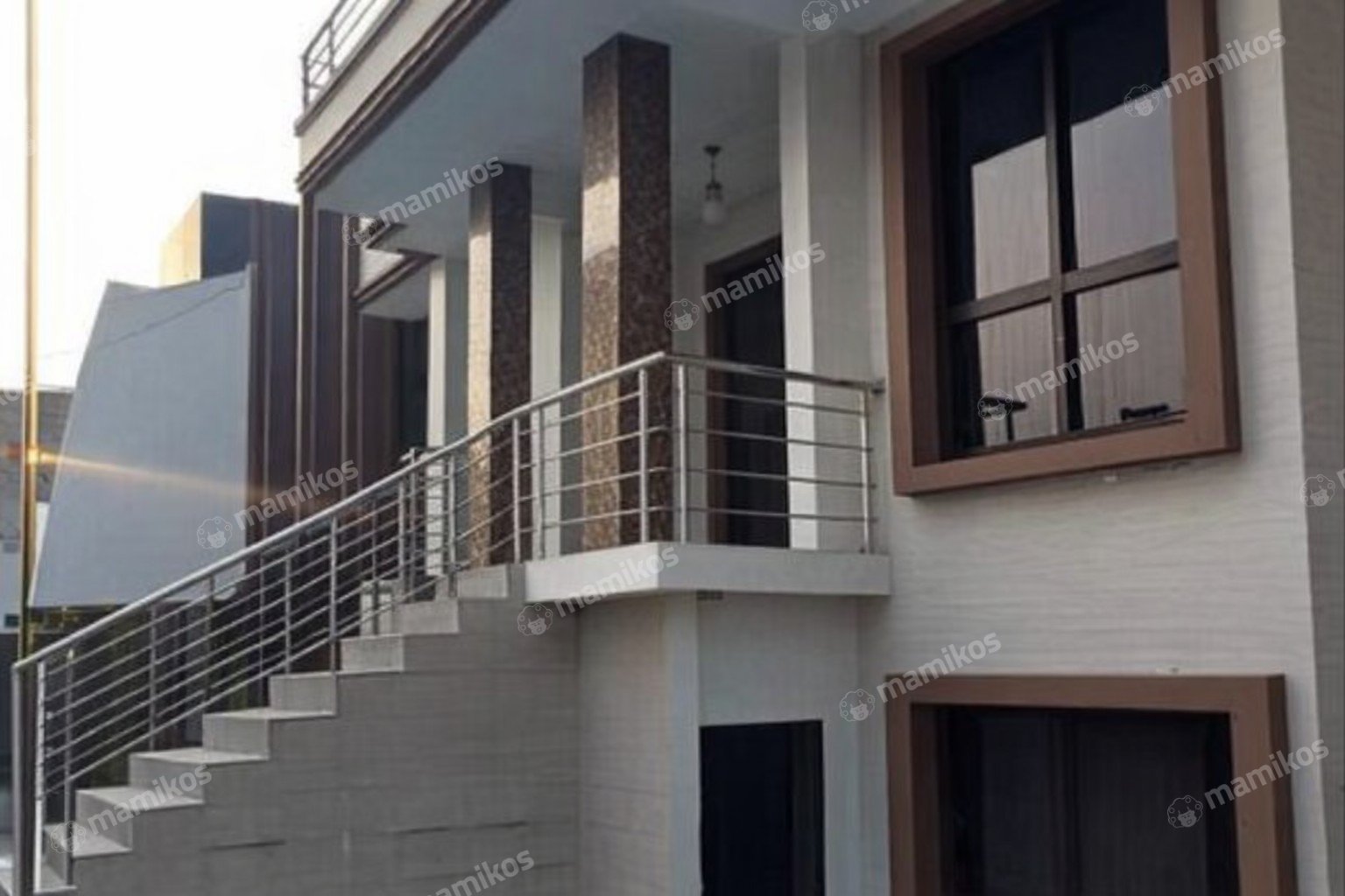 Rumah Sertifikat SHM 4 Kamar Tidur 4 Kamar Mandi Green garden Jakarta Barat
