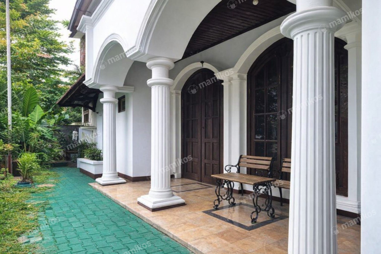 Rumah Sertifikat SHM 6 Kamar Tidur 6 Kamar Mandi Kemang Jakarta Selatan