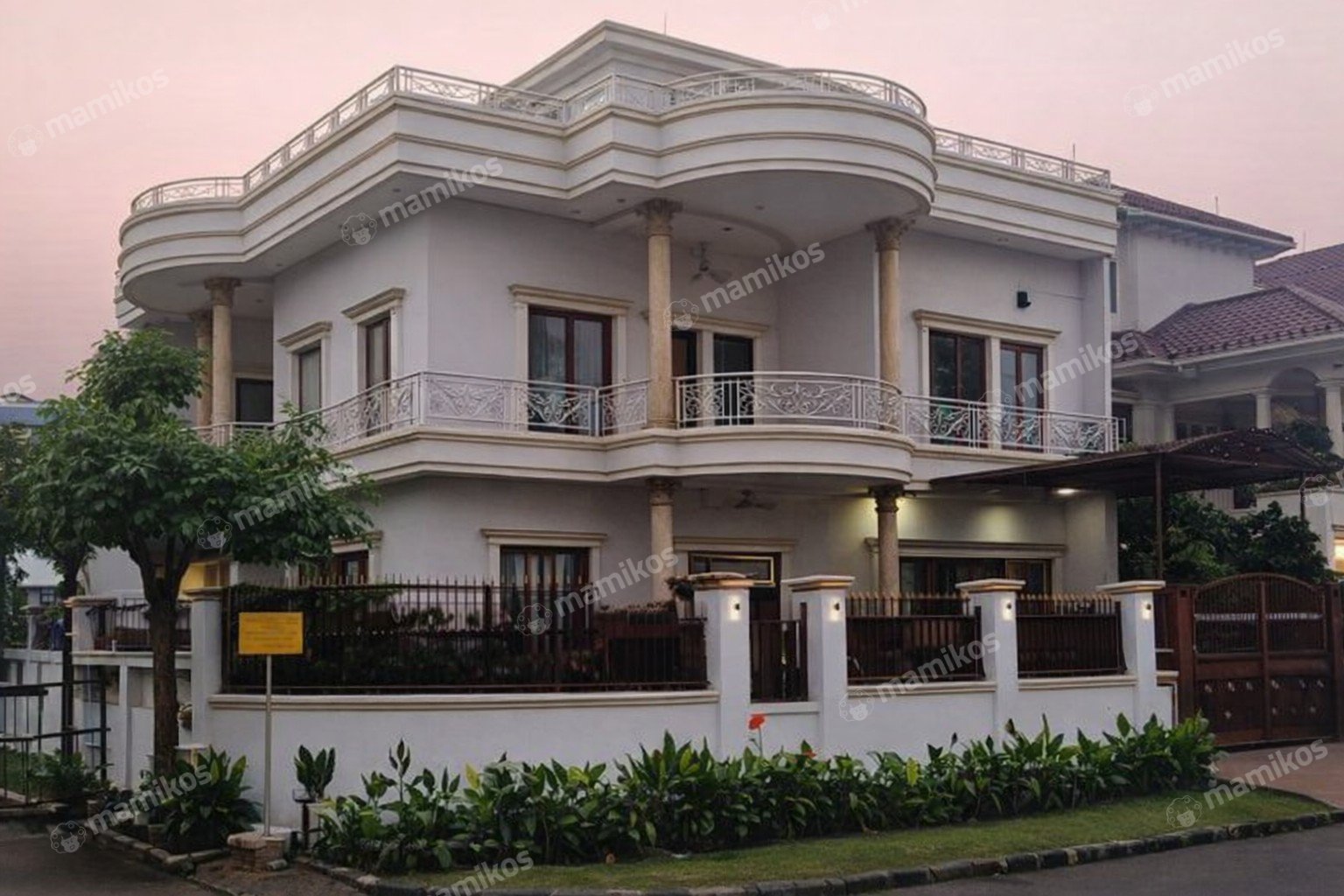 Rumah Sertifikat SHM 4 Kamar Tidur 4 Kamar Mandi Permata Buana Jakarta Barat