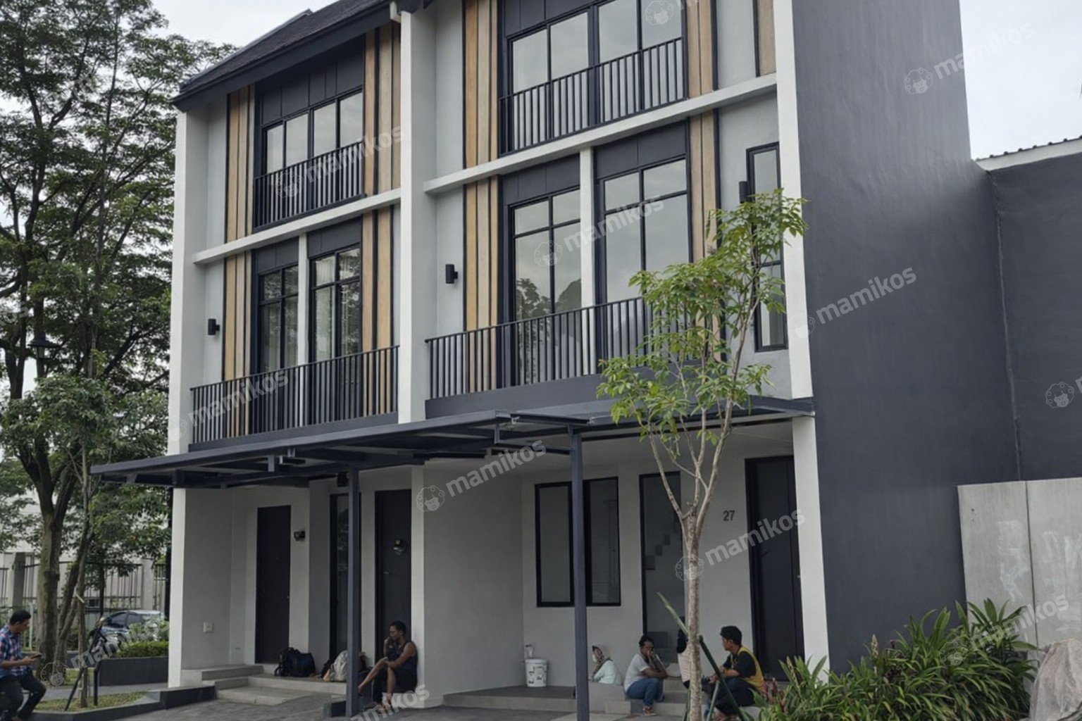 Rumah Sertifikat SHM 3 Kamar Tidur 3 Kamar Mandi Daan Mogot Jakarta Barat
