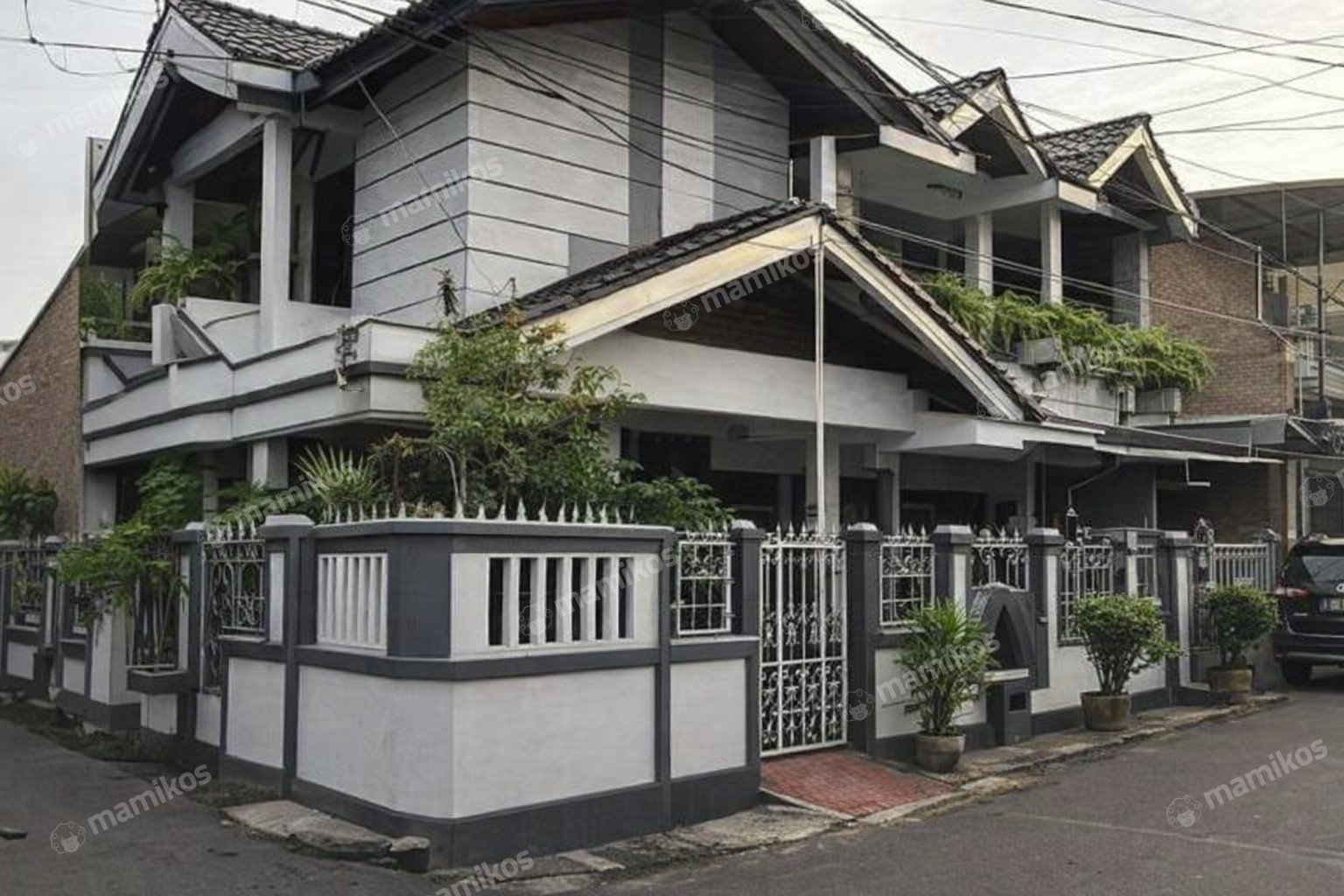 Rumah Sertifikat SHM 6 Kamar Tidur 5 Kamar Mandi Kebon Jeruk Jakarta Barat