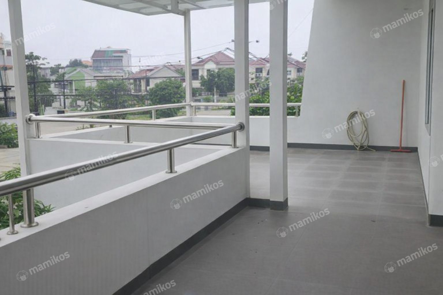 Rumah Sertifikat SHM 4 Kamar Tidur 5 Kamar Mandi Green garden Jakarta Barat