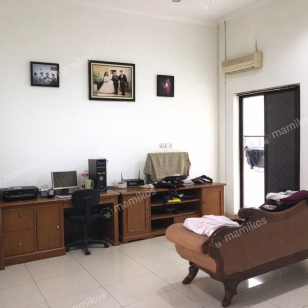 Rumah Sertifikat SHM 4 Kamar Tidur 3 Kamar Mandi Taman Palem Jakarta Barat - Photo 5