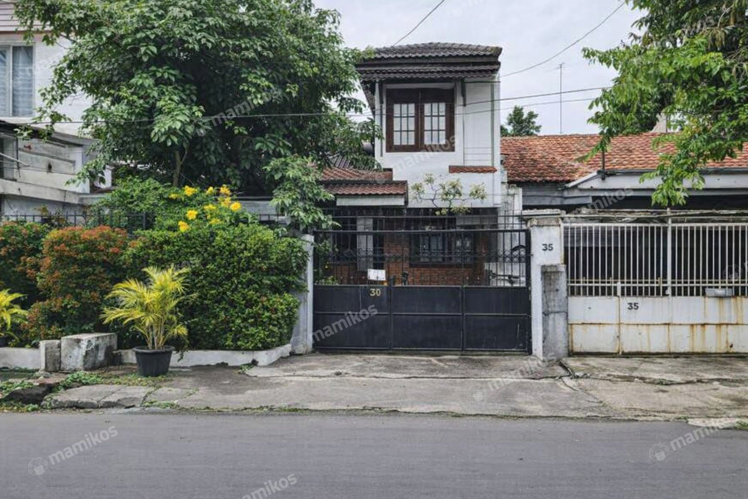 Rumah Sertifikat SHM 6 Kamar Tidur 2 Kamar Mandi Kramat Jati Jakarta Timur