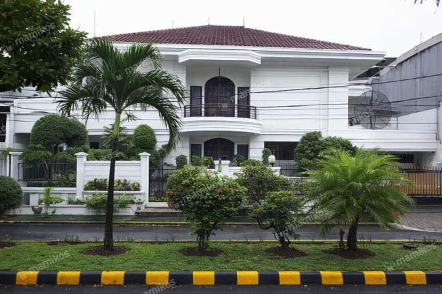 Rumah Sertifikat SHM 5 Kamar Tidur 5 Kamar Mandi Kedoya Jakarta Barat